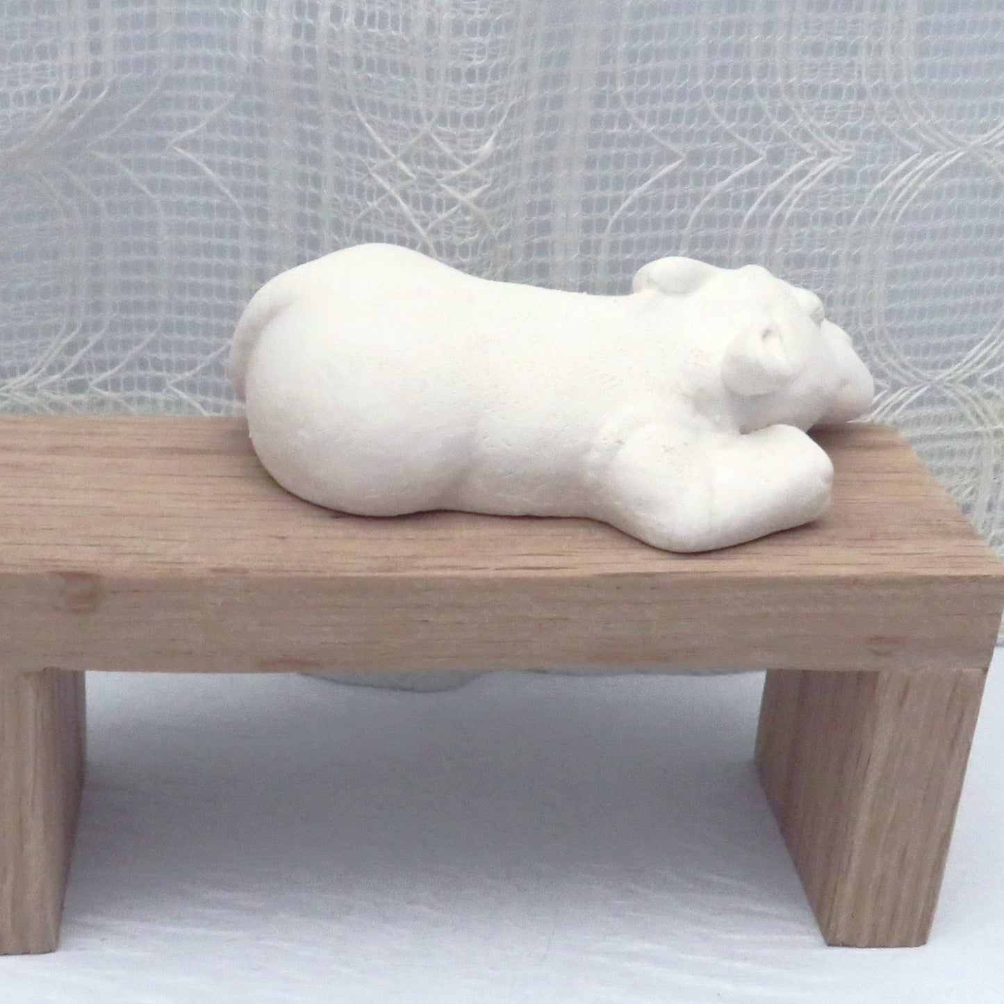 rear view of shelf hippo showing its right side
