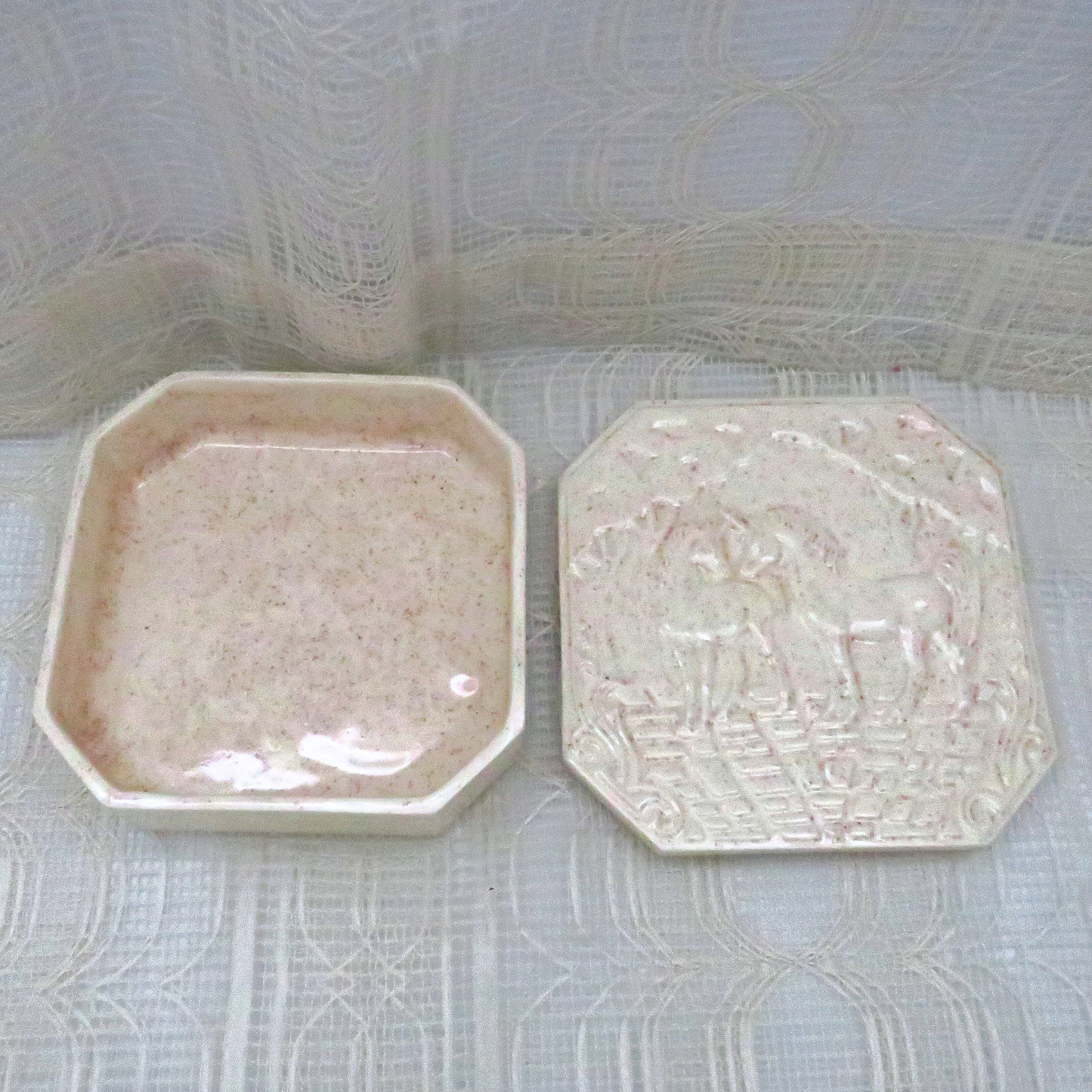 Handmade Unicorn Ceramic Trinket Dish,Ecru Speckled Jewelry Box, Lidded Unicorn Dish, Unicorn Lover Gift, Unicorn Decor