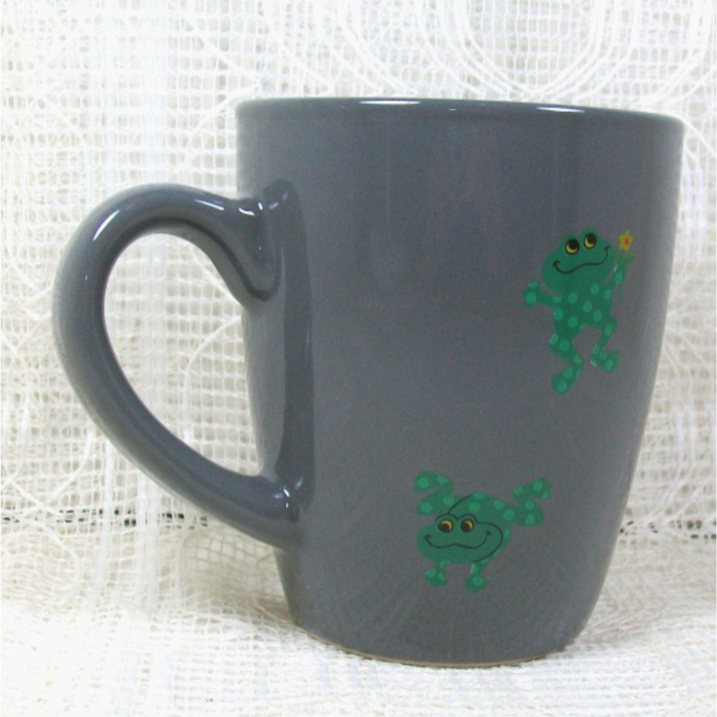 Frog Ceramic Coffee Mug / Gray Coffee Cup With Frogs / Unique Coffee Mug / Beverage Container  / Frog Decor / Gift for Frog Lover / Tea Mug