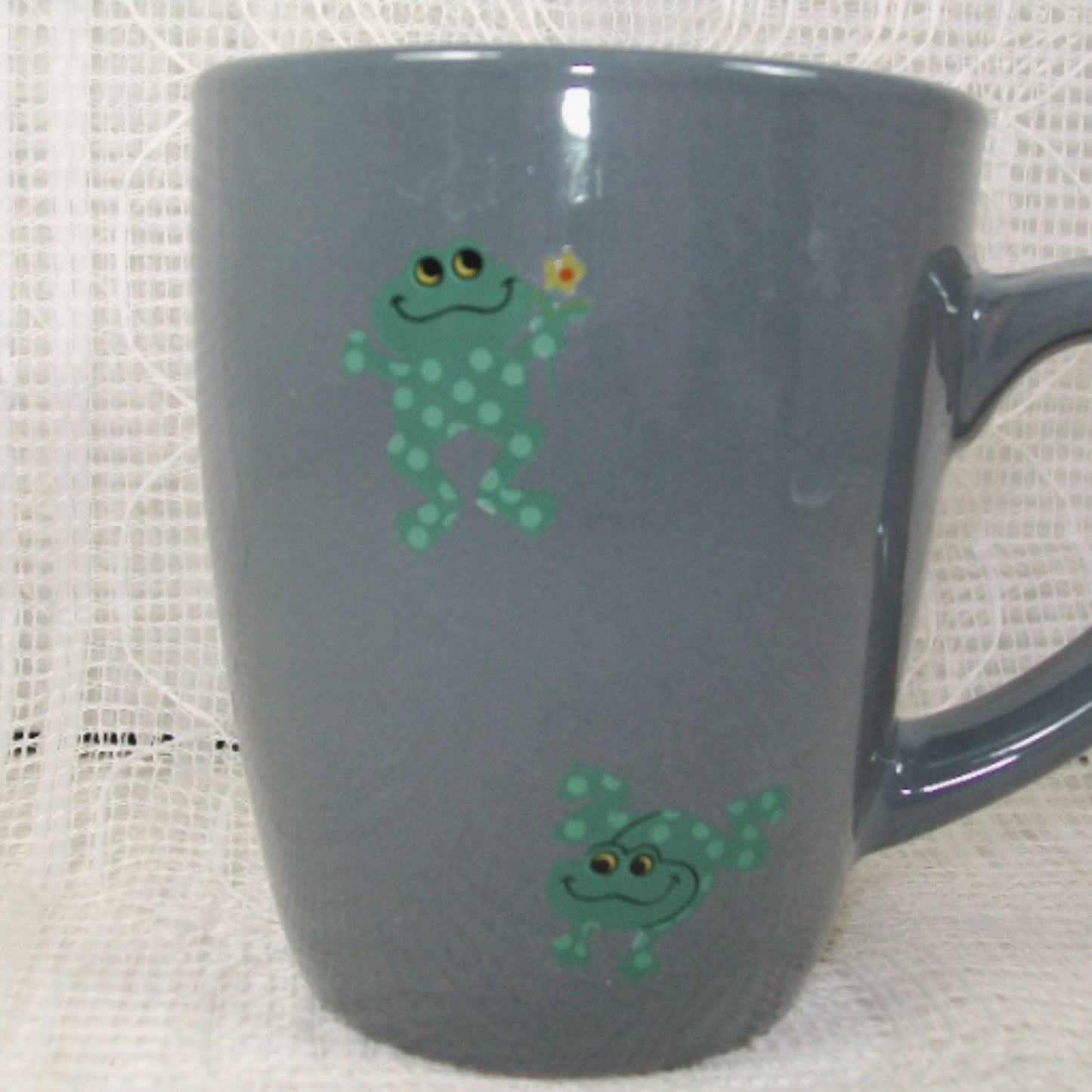 Frog Ceramic Coffee Mug / Gray Coffee Cup With Frogs / Unique Coffee Mug / Beverage Container  / Frog Decor / Gift for Frog Lover / Tea Mug