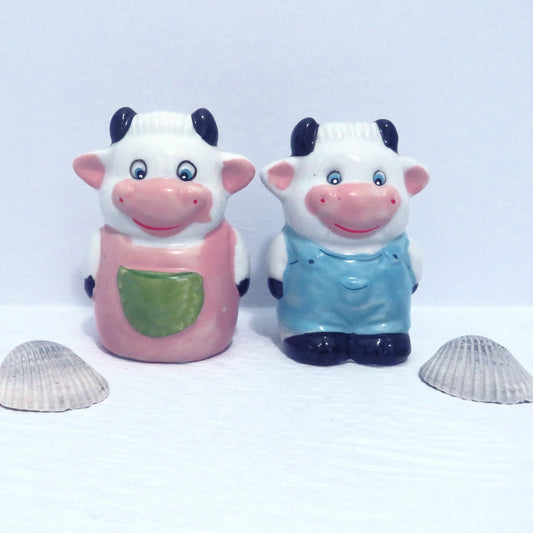 Vintage Ceramic Cow Salt and Pepper Shakers / Table Ware / Cow Decor / Cow Lover Gift