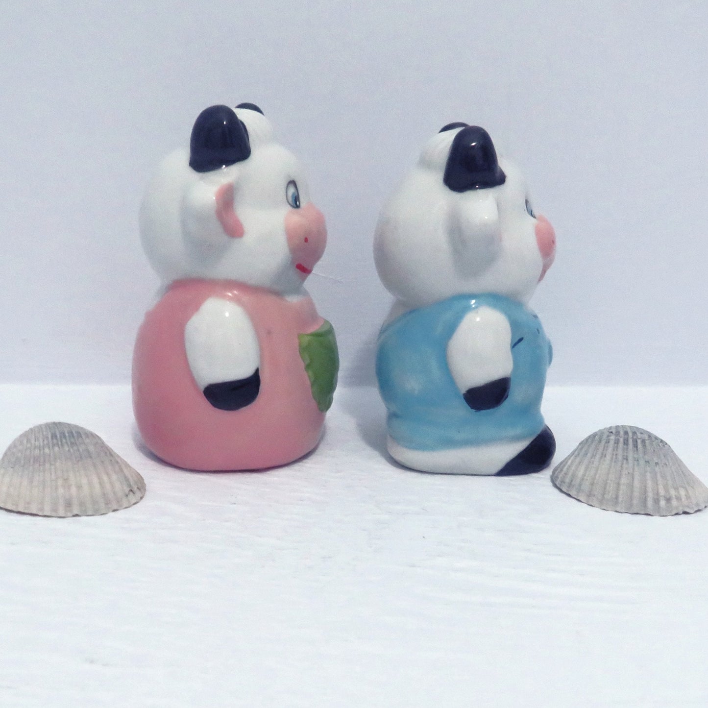 Vintage Ceramic Cow Salt and Pepper Shakers / Table Ware / Cow Decor / Cow Lover Gift